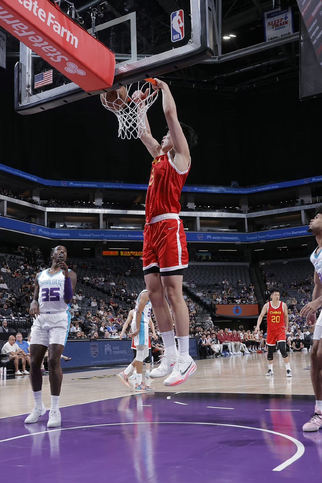 包含NBA夏季联赛首场战罢，年轻球员表现出色的词条
