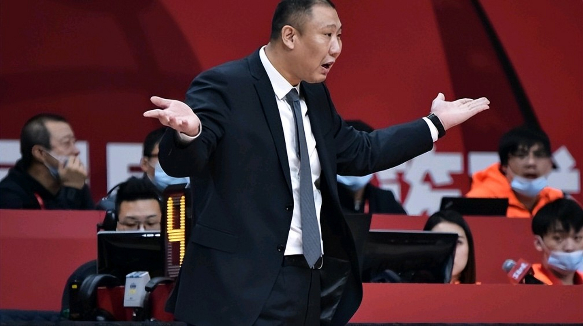 包含陕西队遭遇惨败，主教练发表战术调整计划的词条